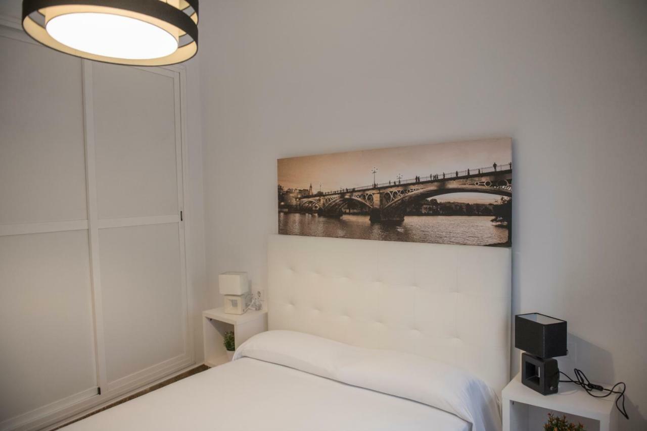Apartamentos Luxury Puente De Triana Sevilla Buitenkant foto