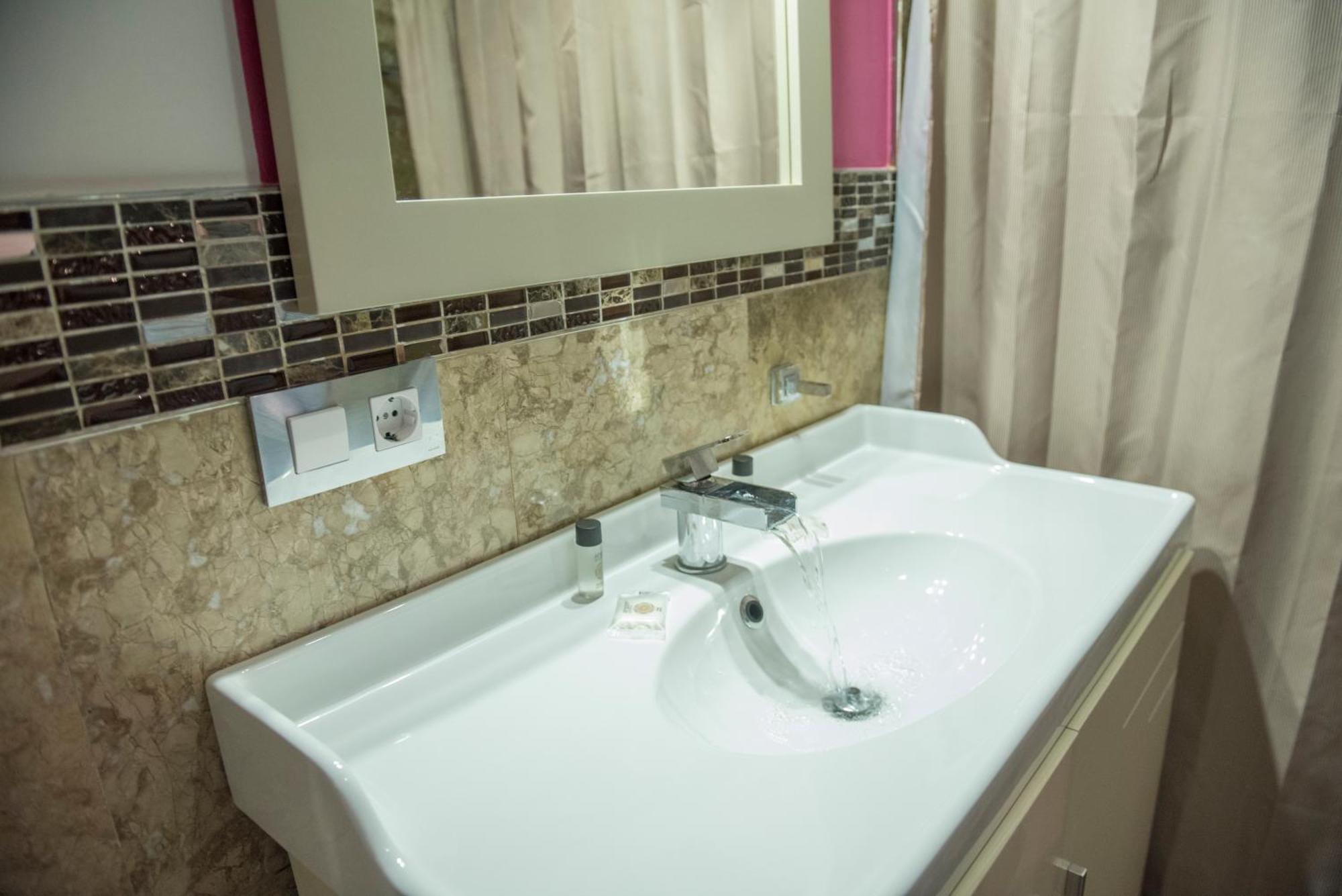 Apartamentos Luxury Puente De Triana Sevilla Buitenkant foto