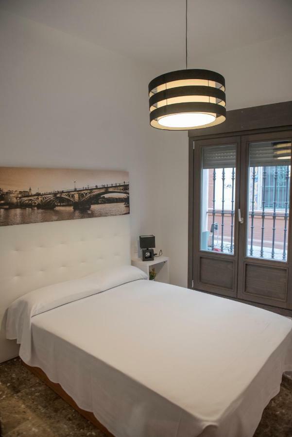 Apartamentos Luxury Puente De Triana Sevilla Buitenkant foto